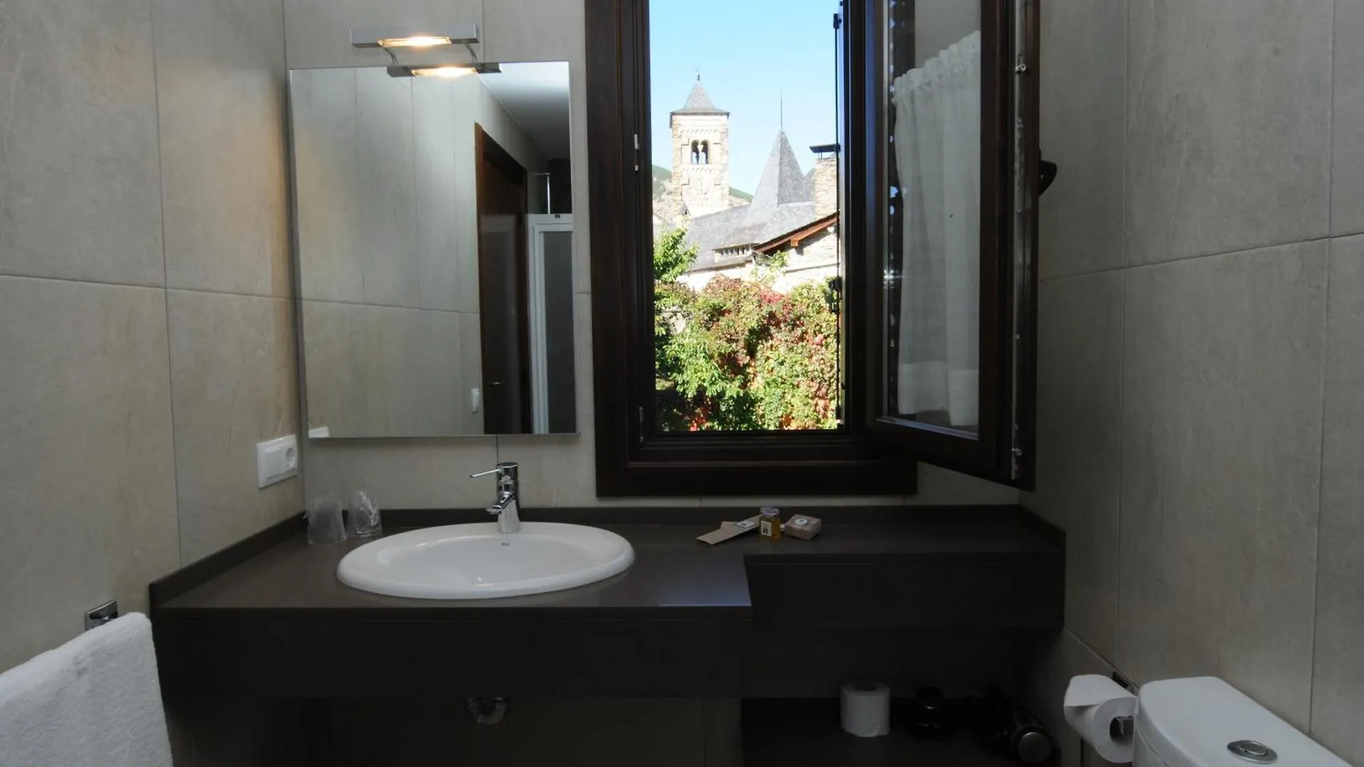 Casa Rural La Comella Tirvia