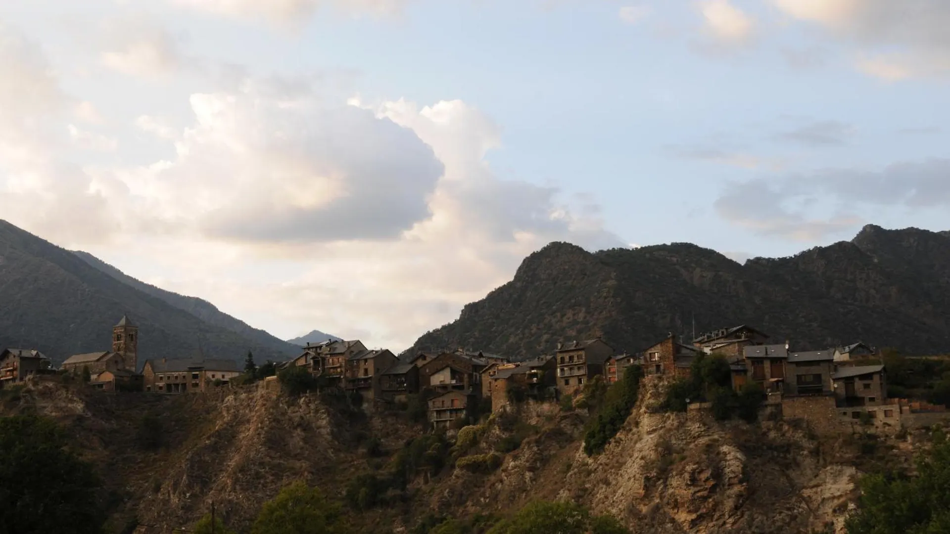 Casa Rural La Comella Tirvia