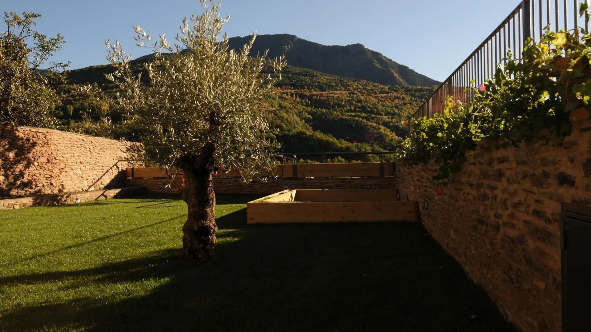 Lantställe Casa Rural La Comella Pensionat Tirvia Spanien